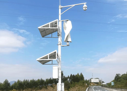 Wind solar hybrid streetlight